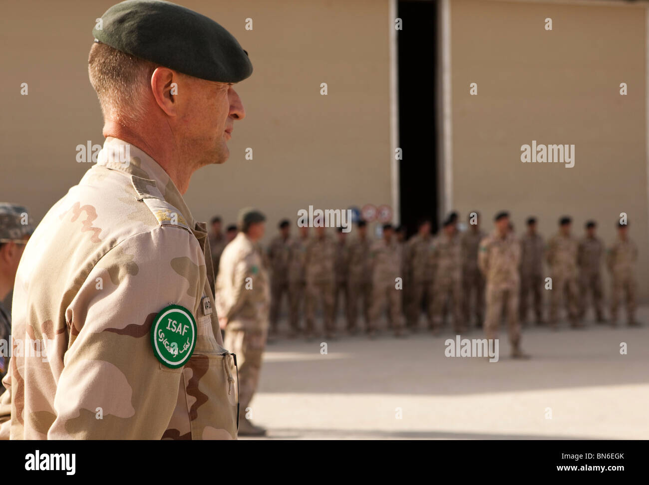 Niederländische Truppen in Uruzgan, Afghanistan erhalten die NATO-Medaille Stockfoto