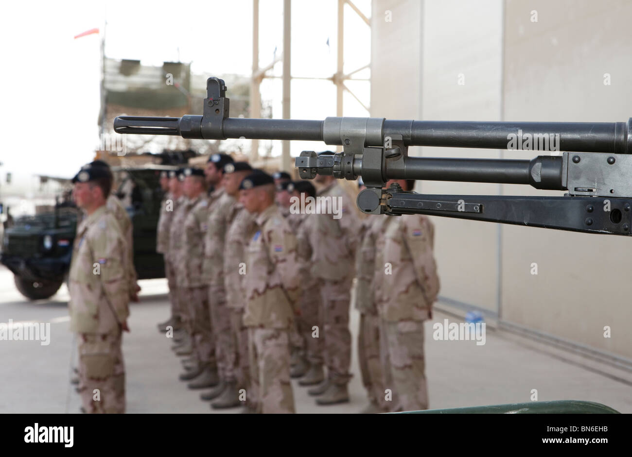 Niederländische Truppen in Uruzgan, Afghanistan erhalten die NATO-Medaille Stockfoto