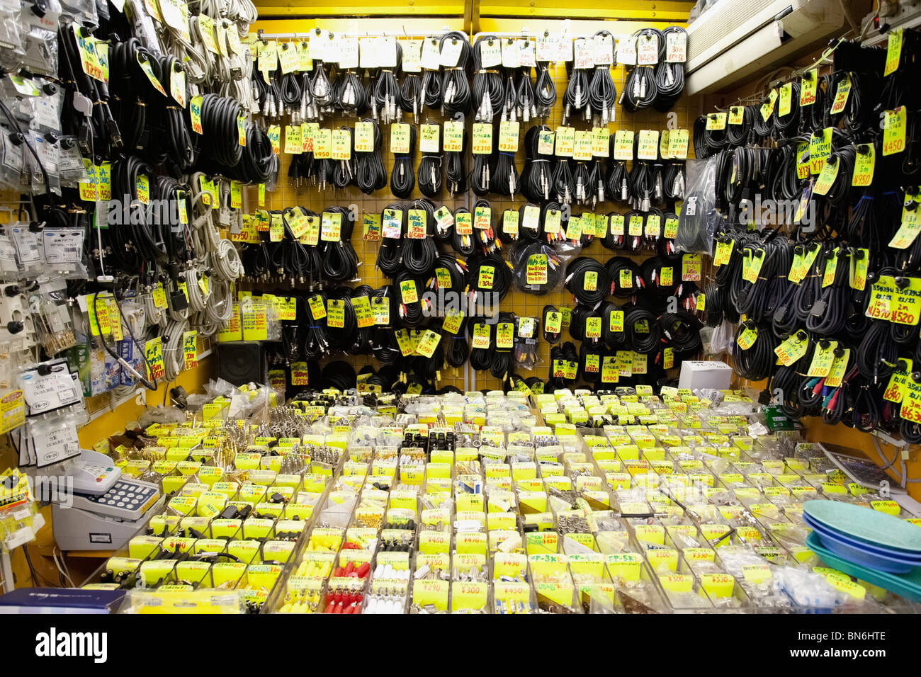 Elektronische Teile lagern in Akihabara, Tokyo Japan. Stockfoto