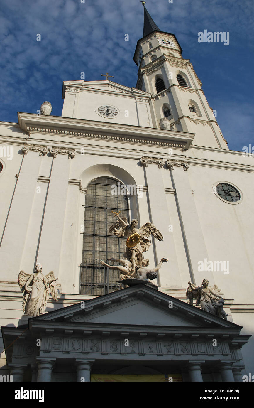 Kirche-Michaelerkirche in Wien, gegründet im 13. Jahrhundert (spätromantischen, gotische und klassizistische Baustile) Stockfoto