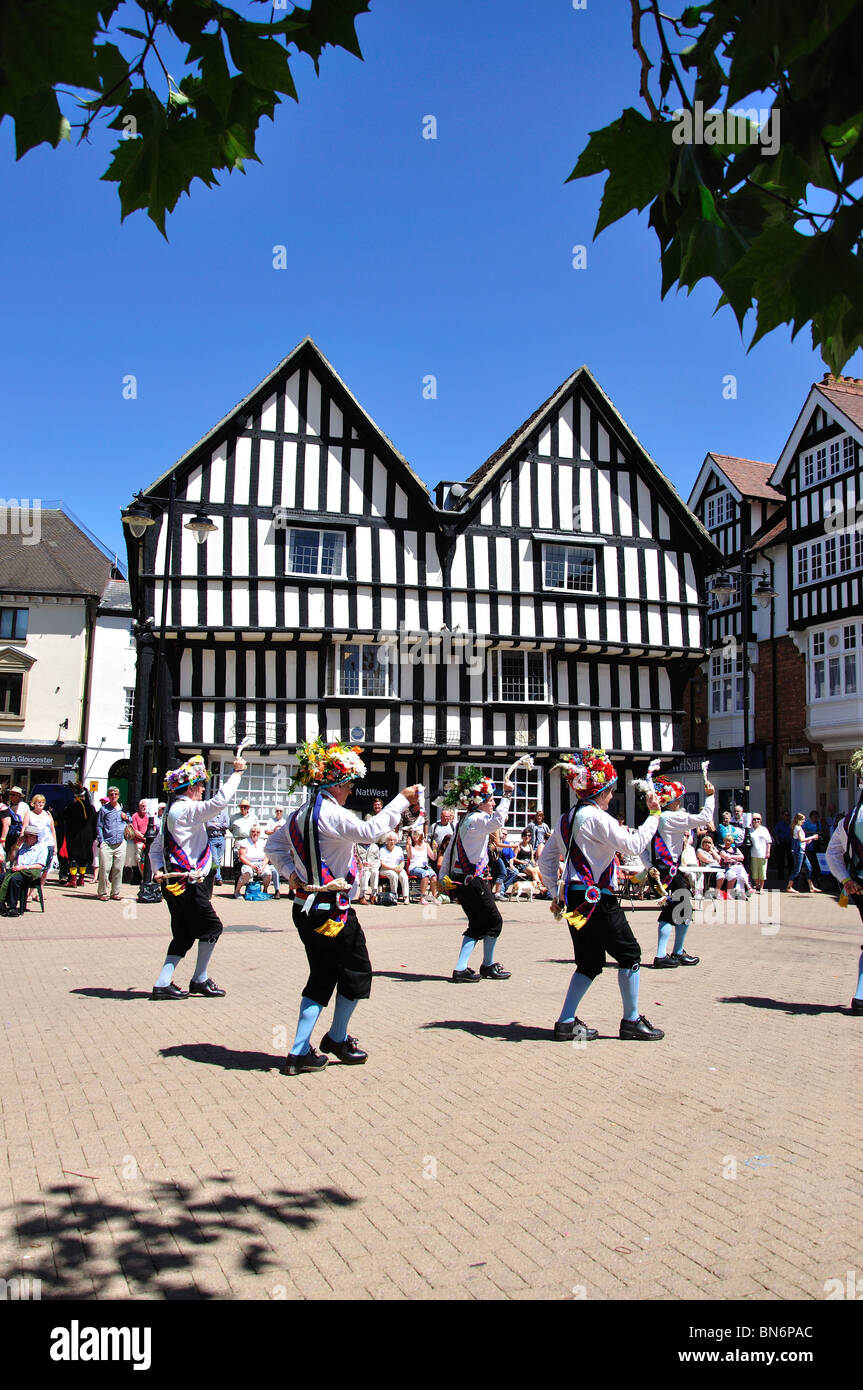 Cotswolds Morris tanzen Anzeige, Marktplatz, Evesham, Worcestershire, England, Vereinigtes Königreich Stockfoto