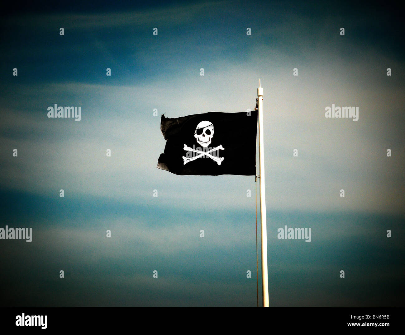 eine Piratenflagge kennt auch als der Jolly roger Stockfoto