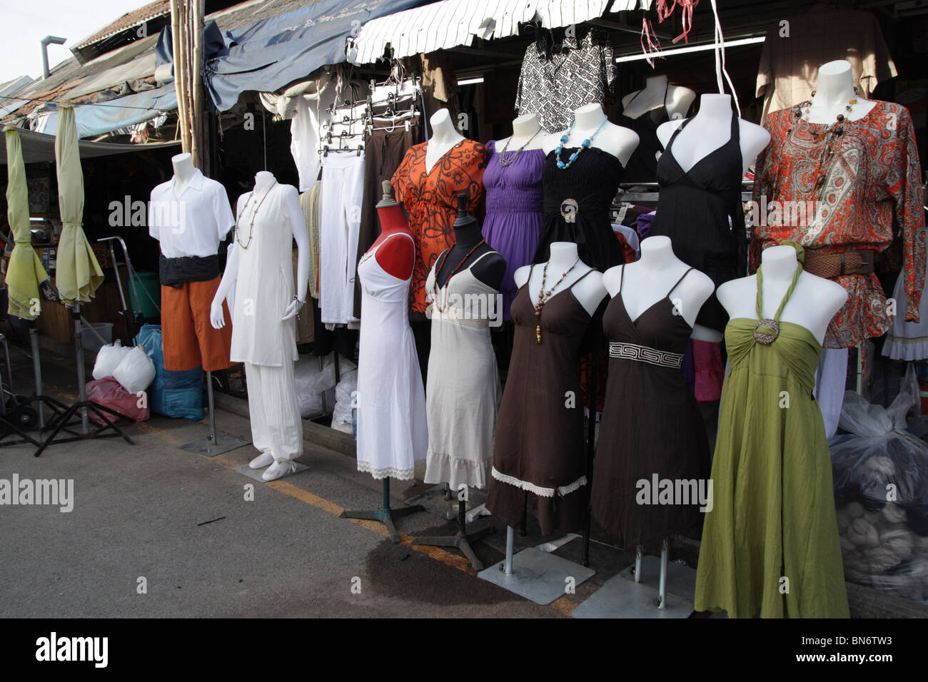 Dress Shop, Wochenendmarkt Chatuchak, Bangkok, Thailand Stockfoto