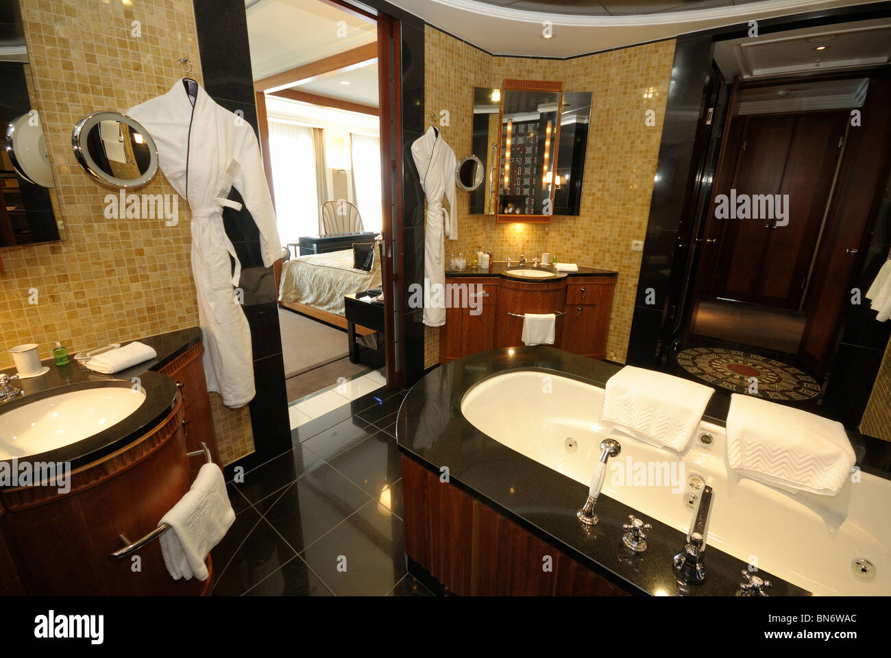 Bad, Präsidenten-Suite, Hotel Adlon, Pariser Platz, unter den Linden, Bezirk Mitte, Berlin, Deutschland, in Europa Stockfoto