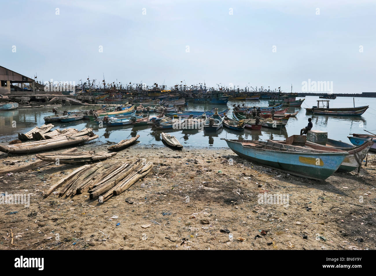 Indien-Tamil Nadu Chennai ex Madras Fischerboote im Hafen Stockfoto