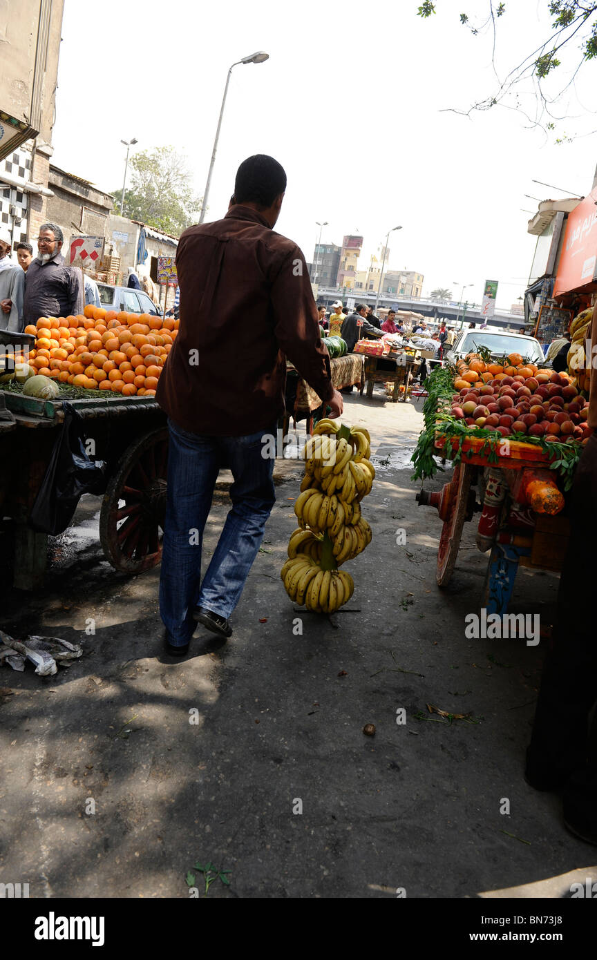 Banane-Verkäufer, Souk Goma (Freitagsmarkt), südliche Friedhöfe, Khalifa Viertel, Kairo, Ägypten Stockfoto