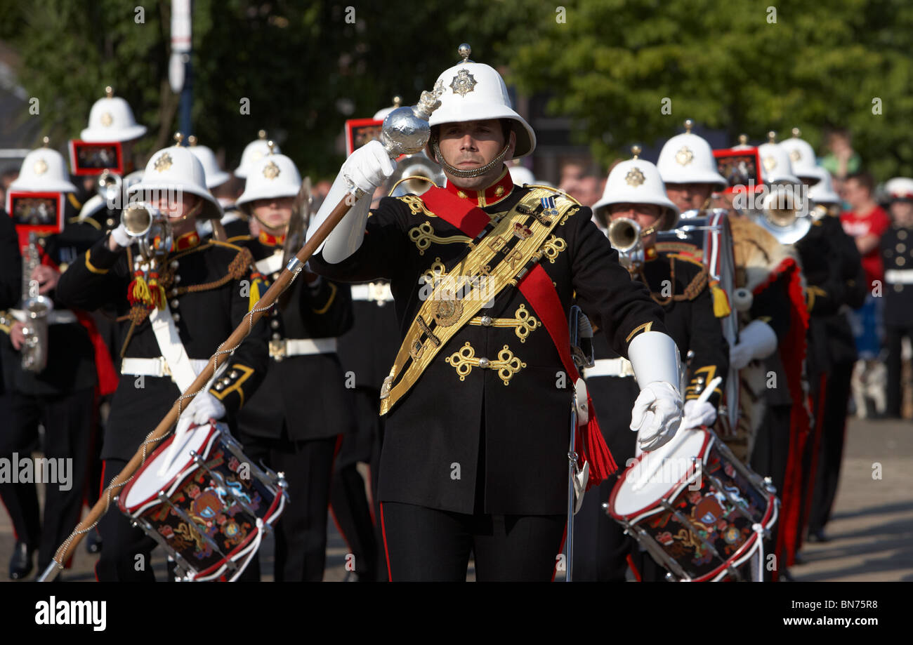 Tambourmajor-Band-Leader der Band der HM Royal Marines Schottland durchführen schlagen Retreat im Armed Forces Day 2010 Stockfoto