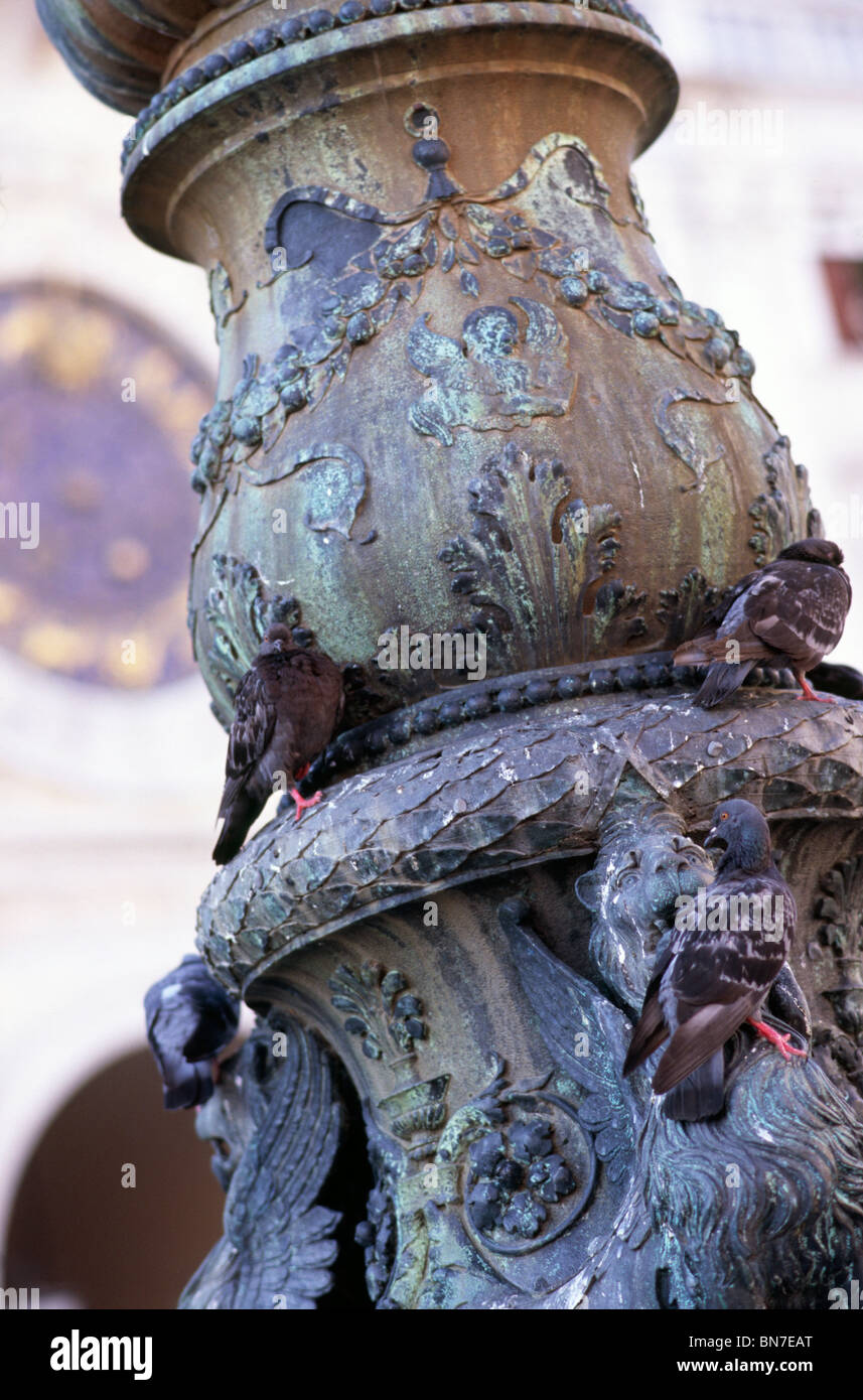 Italien. Venedig. Juli 2008. Tauben auf dem Markusplatz. Stockfoto