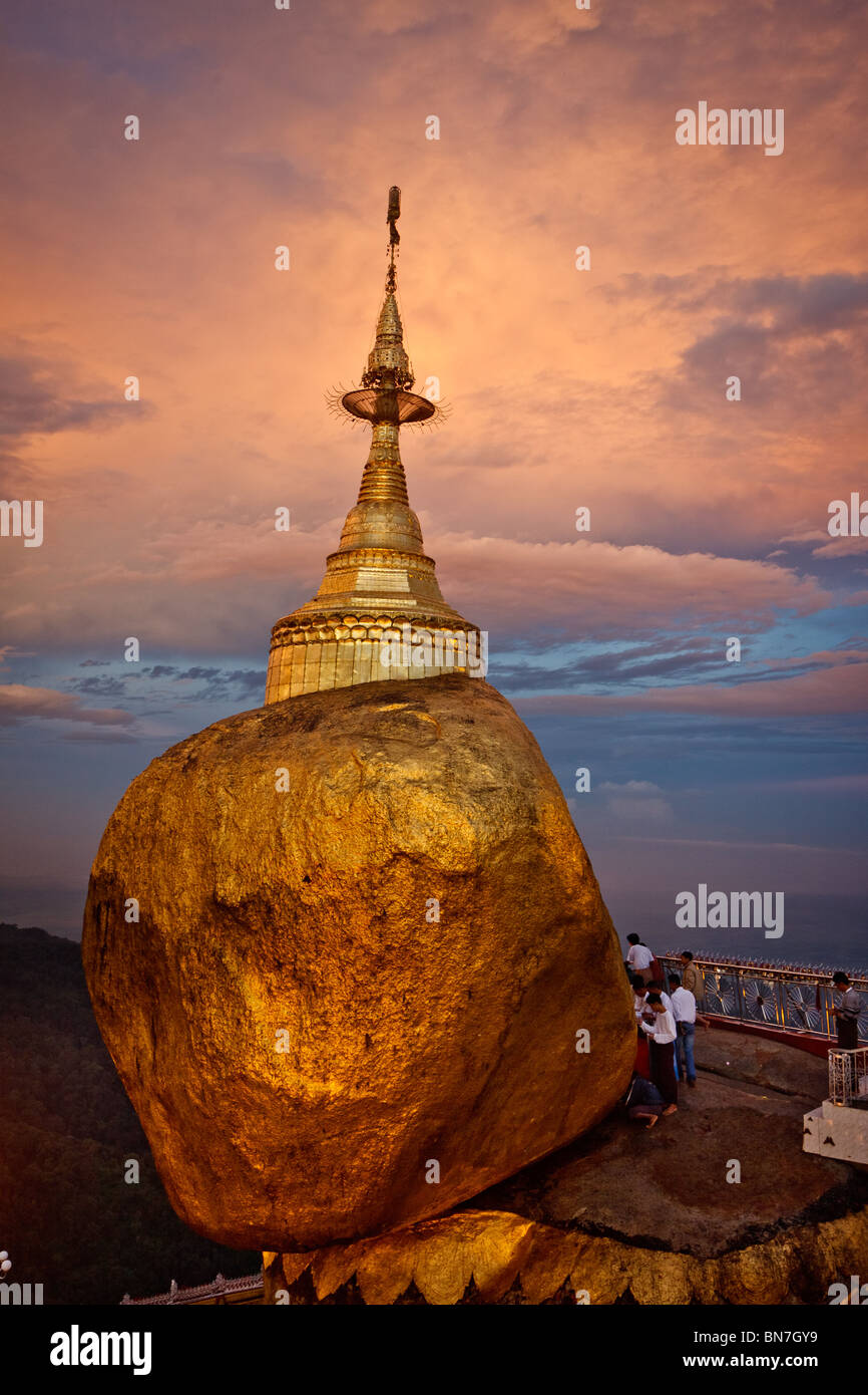 Der Goldene Felsen, Kyaiktiyo, Myanmar, Burma Stockfoto