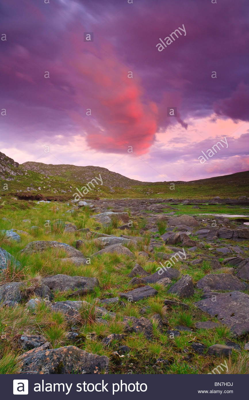 Bunter Himmel über der Insel Runde im westlichen Teil von Norwegen. Stockfoto