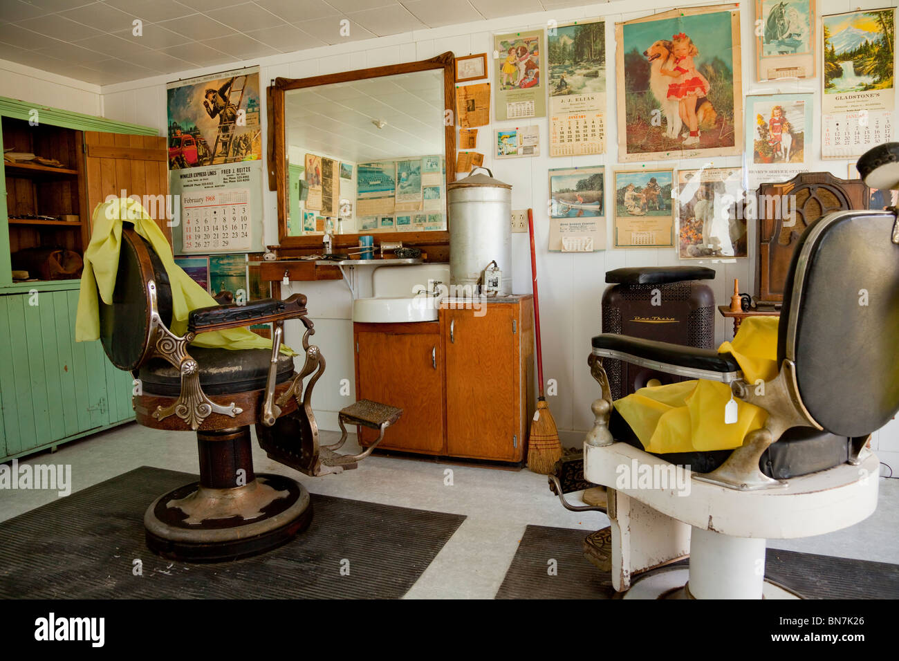 Innenraum einer Barbershop an das Pembina Thresherman Museum in der Nähe von Winkler, Manitoba, Kanada. Stockfoto