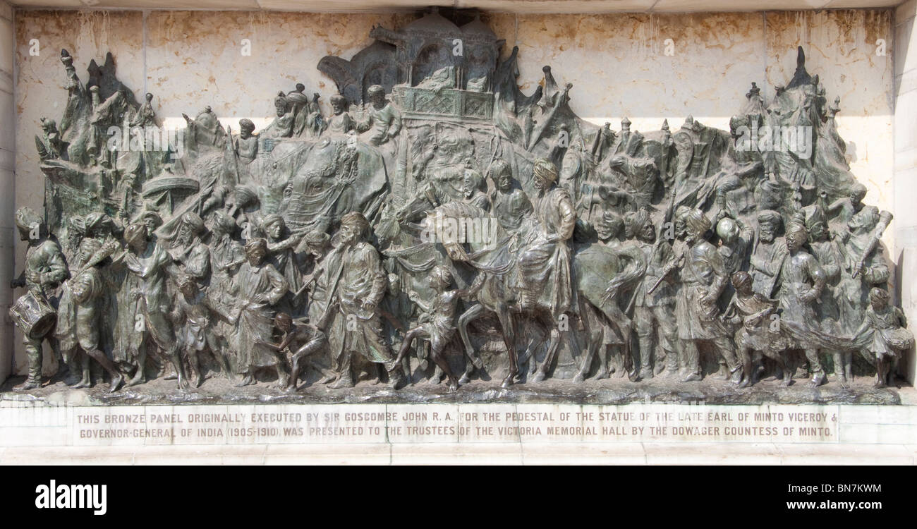 Detail der Bronze-Panel ausgeführt durch Sir John R.A. Goscombe, Victoria Memorial - Kolkata (Kalkutta), West Bengal, Indien. Stockfoto
