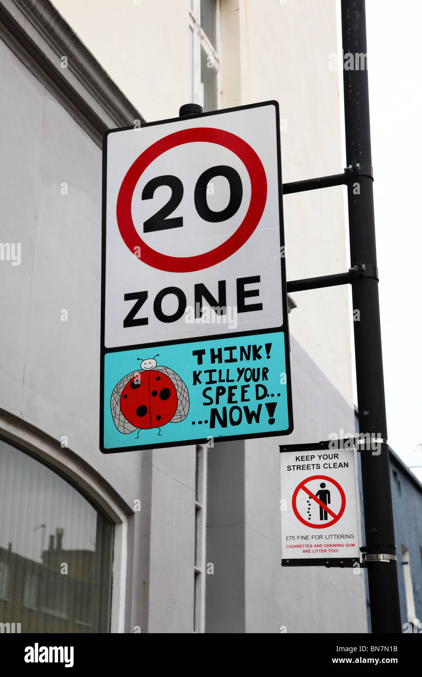 Geschwindigkeitsbeschränkung unterzeichnen in Hammersmith, London, W6. Stockfoto