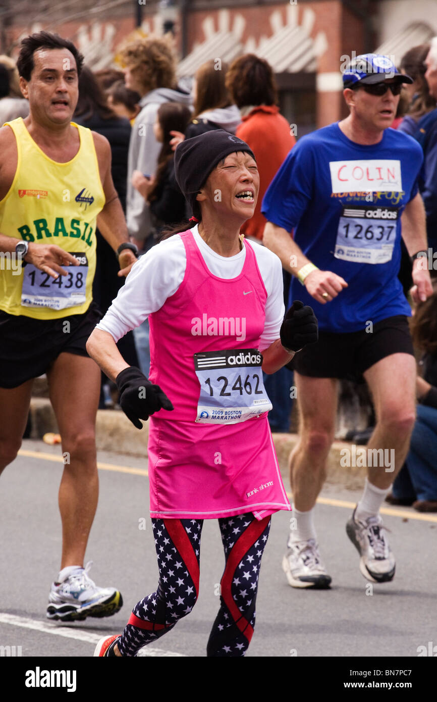 Marathon-Läufer in den Boston-Marathon. Stockfoto