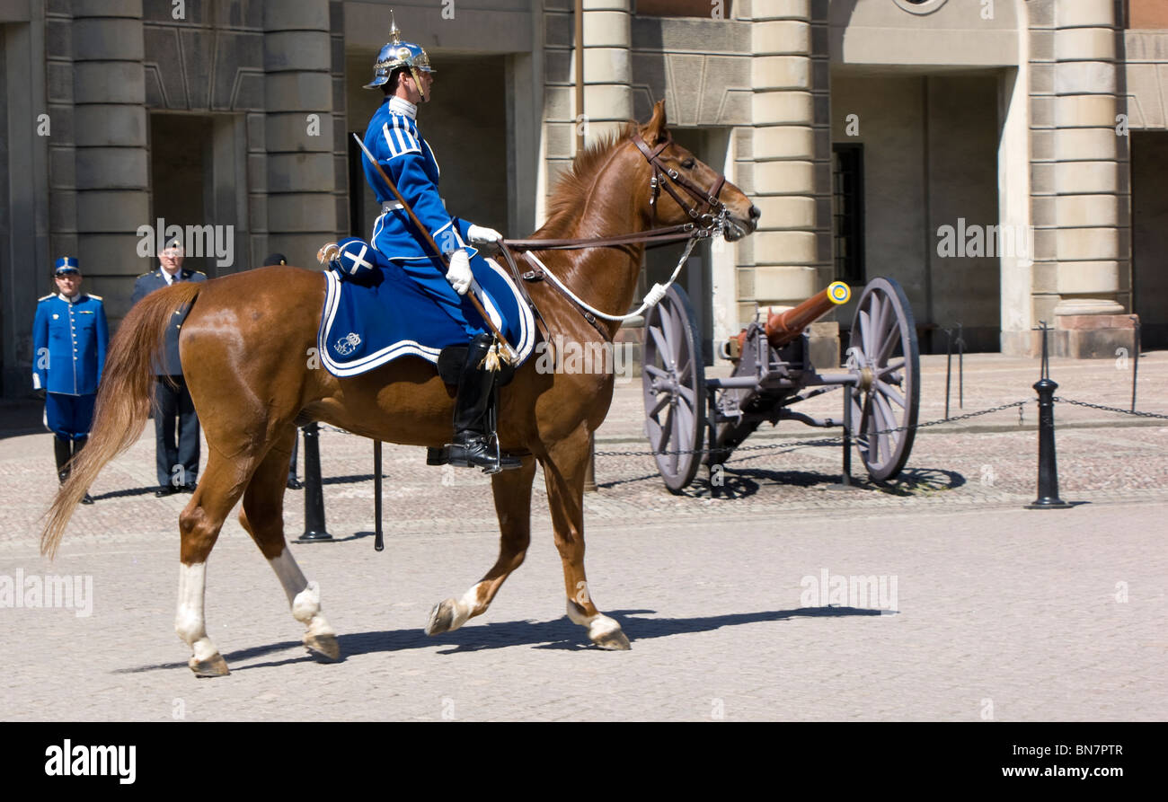 Schwedische Königliche Wache auf die tägliche Wachablösung im königlichen Palast in Gamla Stan Stockholm. Stockfoto