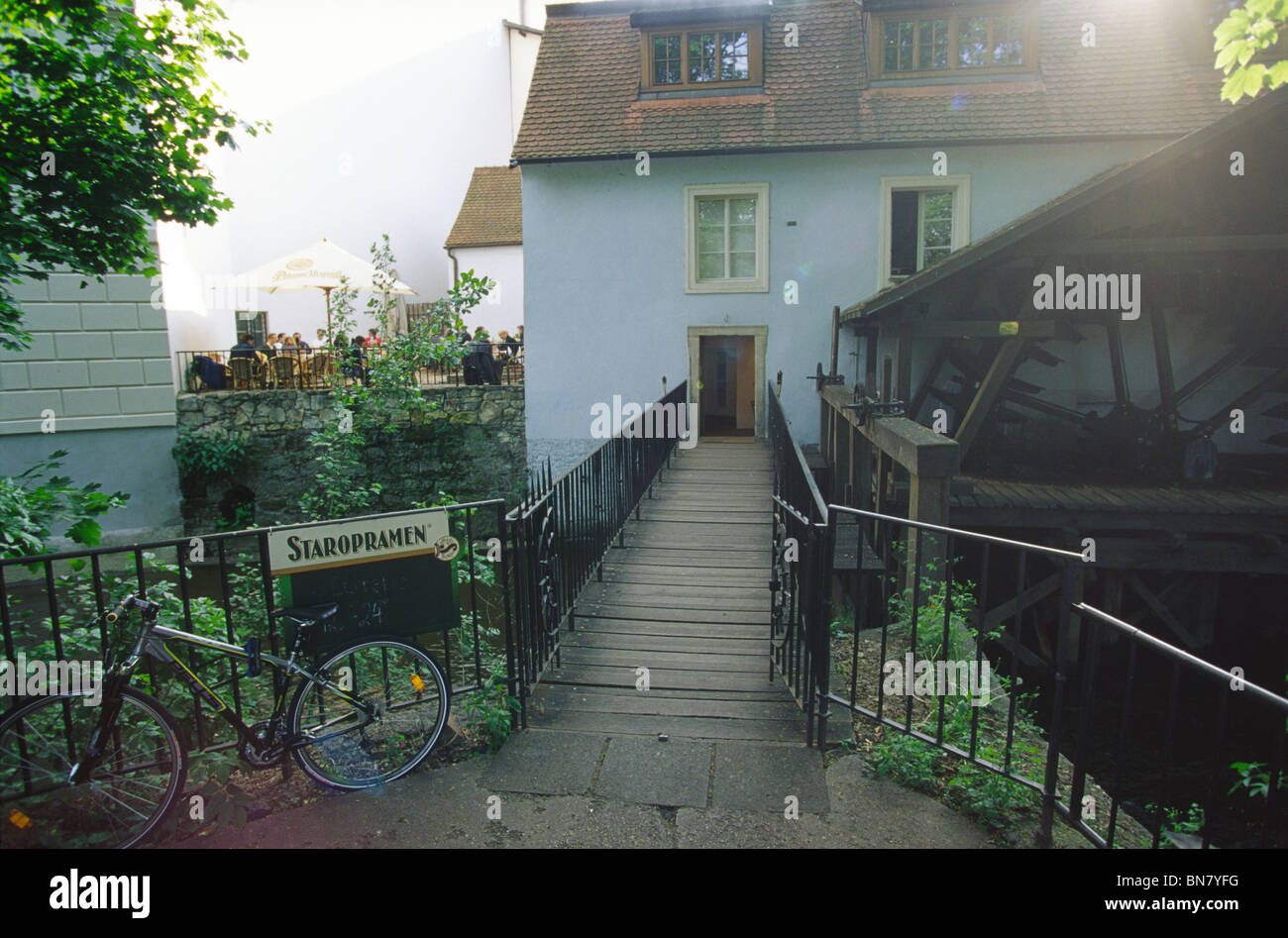 Tschechische Republik. Prag. Juni 2010. Cafe in Kampa Park. Stockfoto