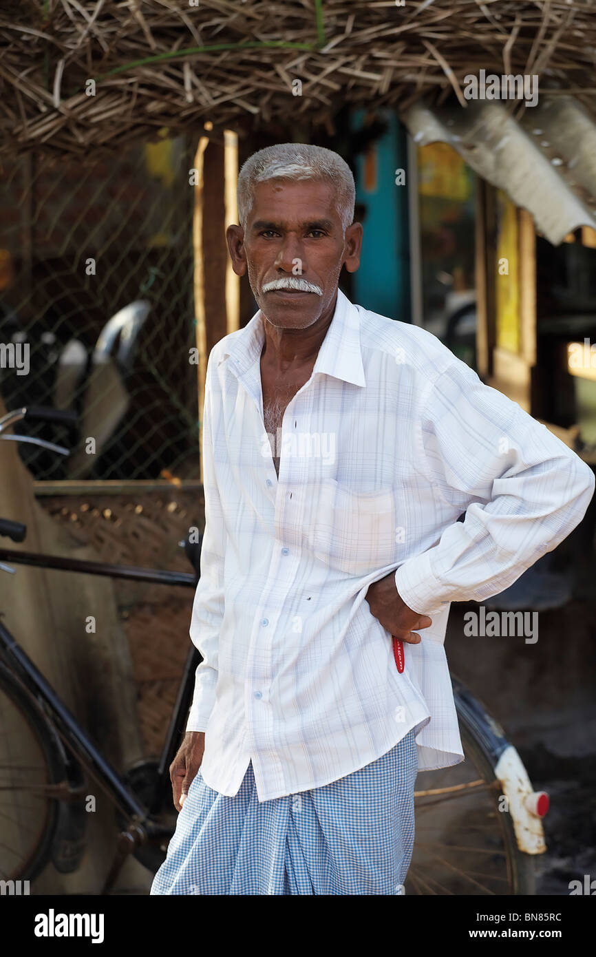 Ladenbesitzer in Aragum Bay Sri Lanka Stockfoto