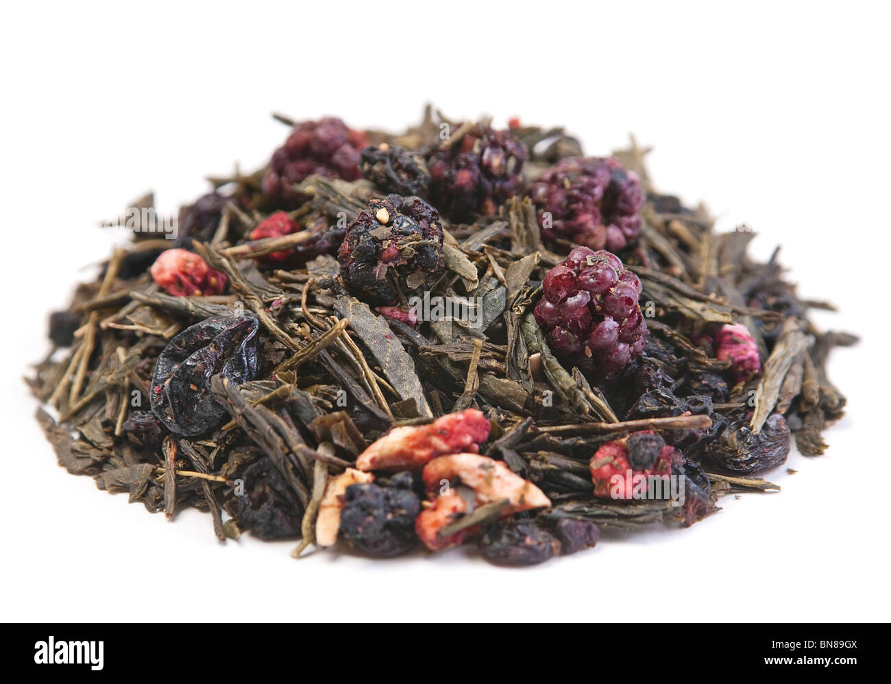 Früchte Tee Kraut Heap Closeup auf weiß Stockfoto