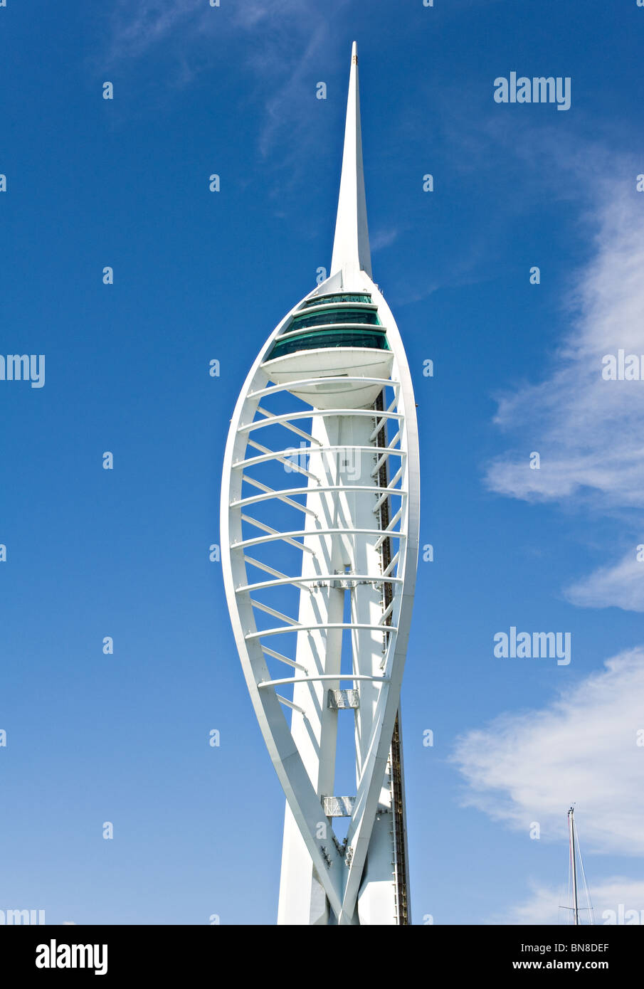 Spinnaker Tower an Gunwharf Quays in Portsmouth Harbour Hampshire England Vereinigtes Königreich UK Stockfoto