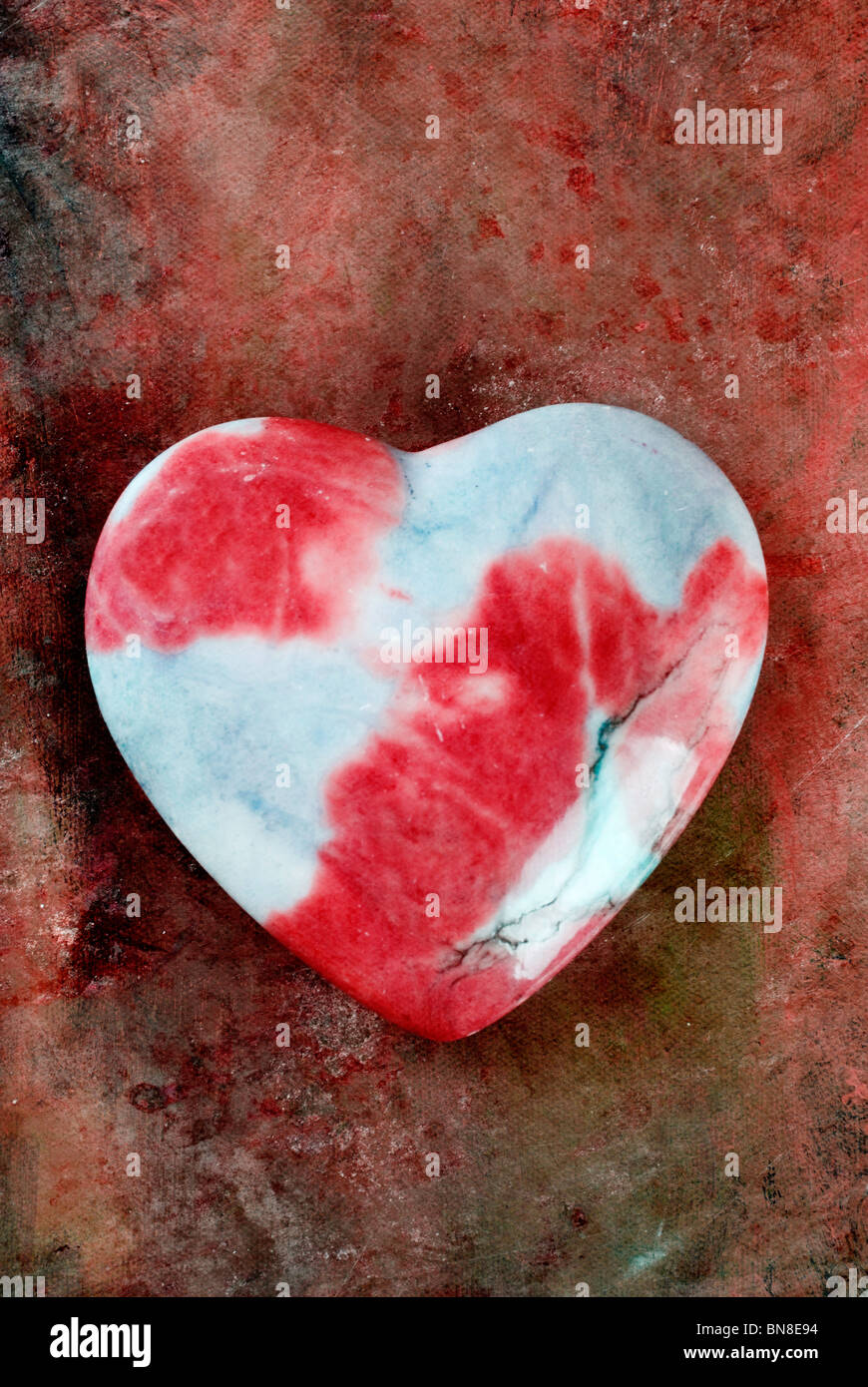 Rote und blaue steinerne Herz Stockfoto