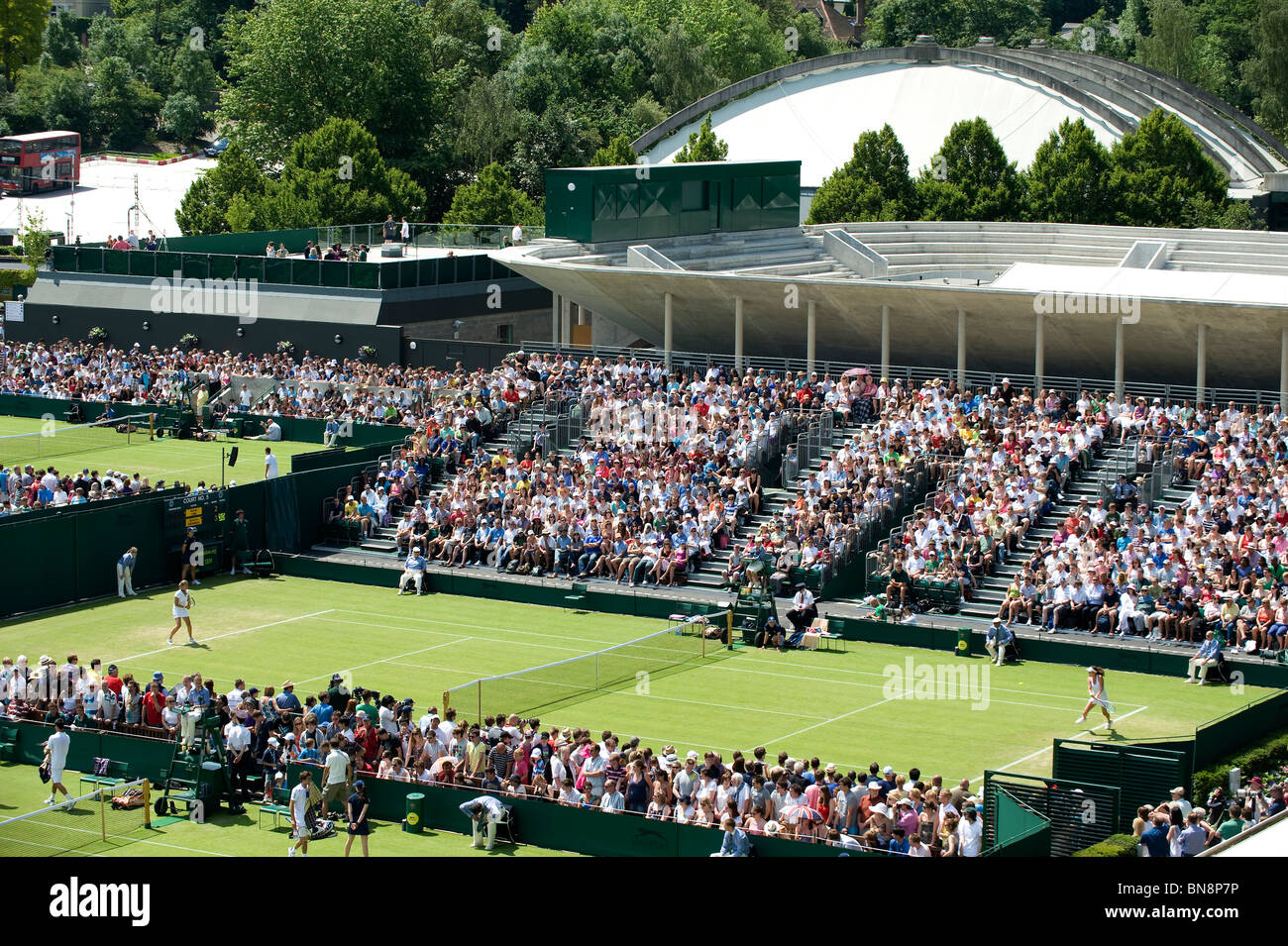 Blick über Gericht 5 während der Wimbledon Tennis Championships 2010 Stockfoto