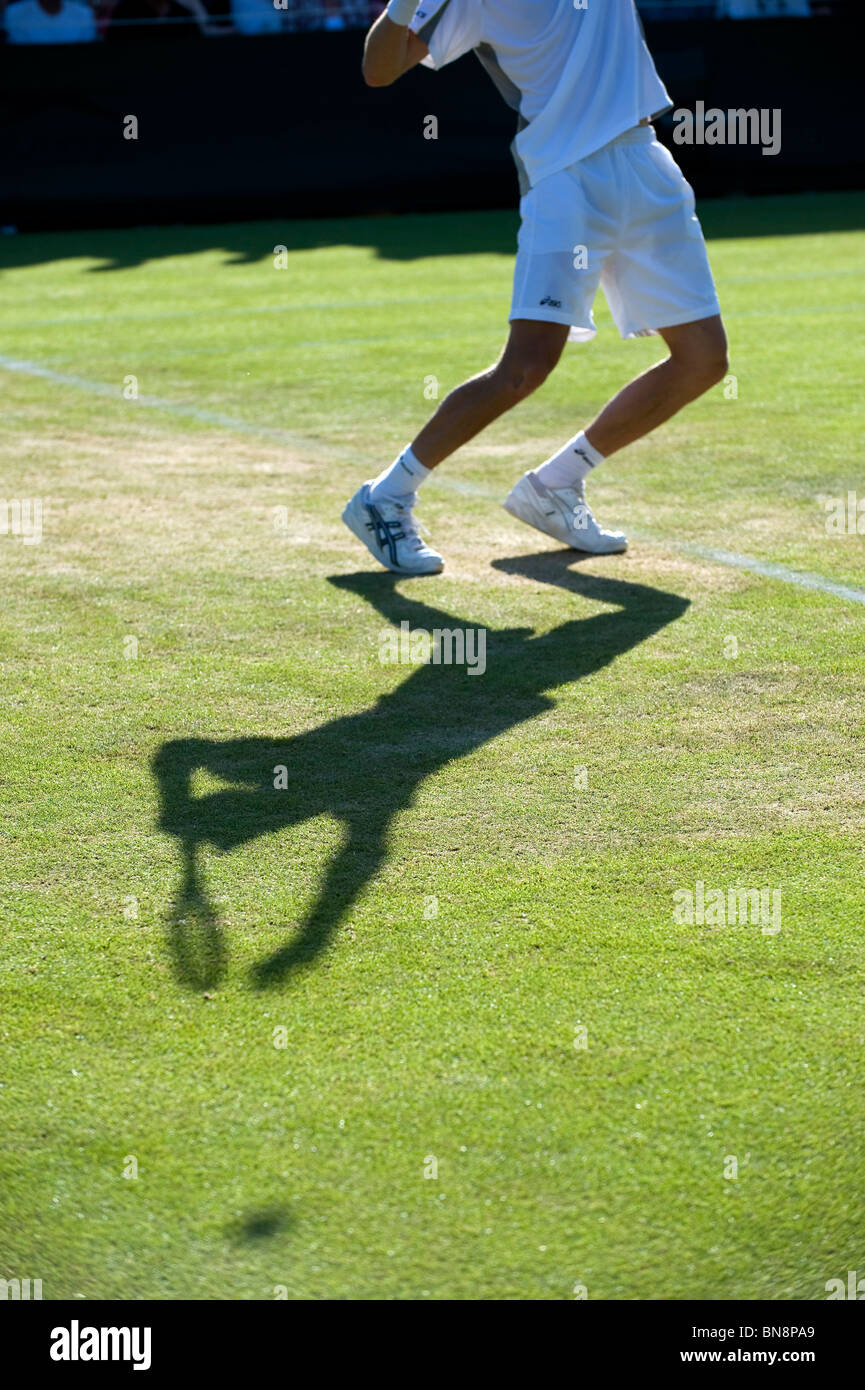 Schatten eines Spielers während Wimbledon Tennis Championships 2010 Stockfoto