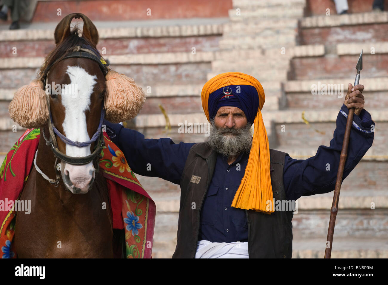 Pferd-Indien Muktsar Nihang Sikh-Mounter-Krieger Stockfoto