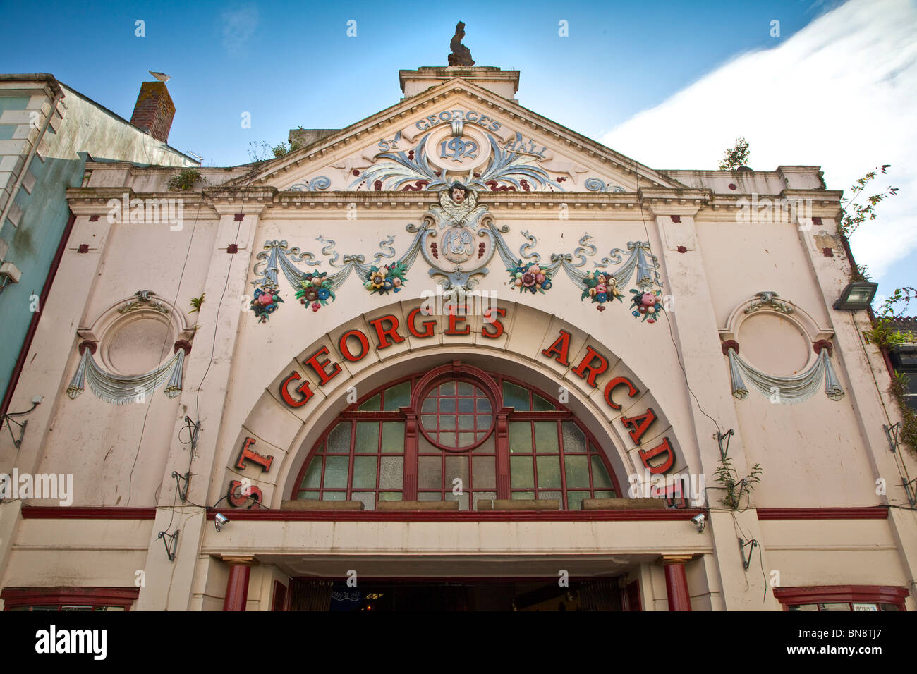 Saint Georges Arcade Fassade, Falmouth, Cornwall Stockfoto