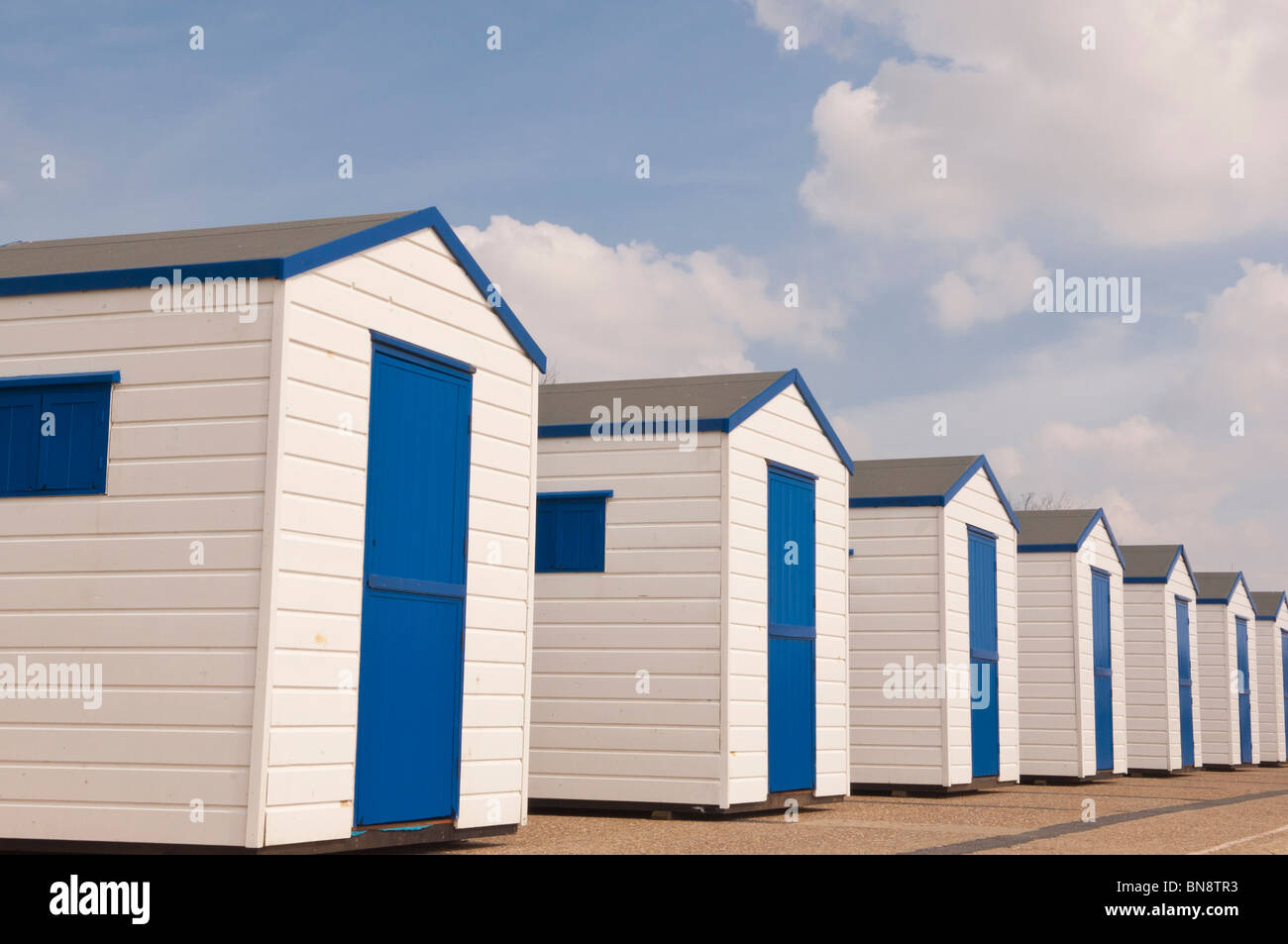 Blaue und weiße Strandhütten am Southwold, Suffolk, England, Großbritannien, Uk Stockfoto