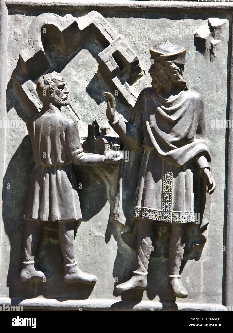 Bronze Schnitzereien an Türen von St. Vitus Kathedrale Prag Tschechische Republik Europa Stockfoto