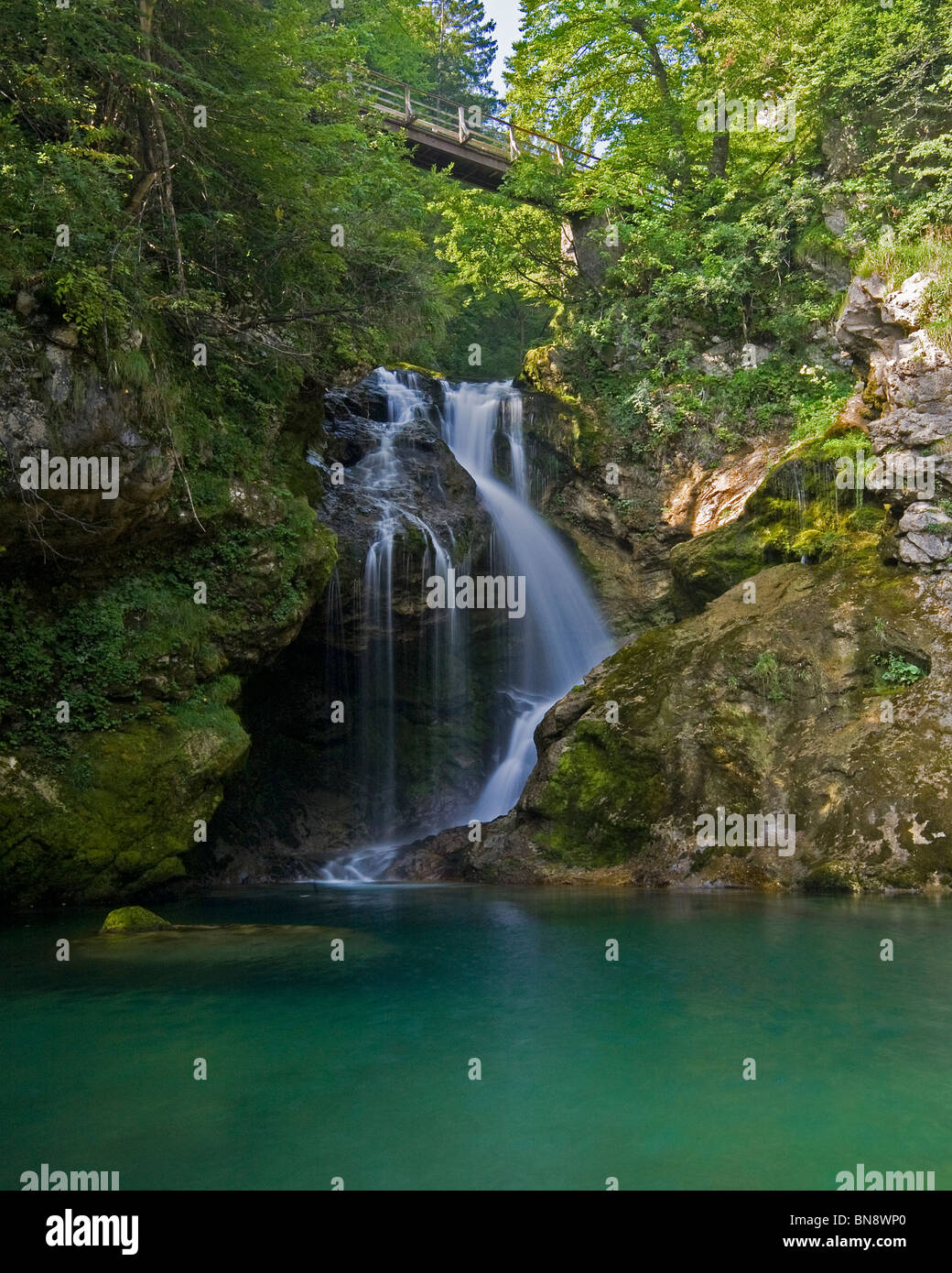 Die Summe Wasserfall am unteren Ende der Vintgar-Schlucht in der Nähe von Bled, Slowenien. Stockfoto
