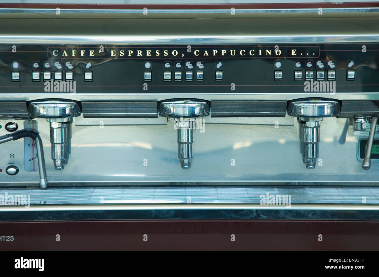 Nahaufnahme von kommerziellen Espresso-Kaffeemaschine Stockfoto