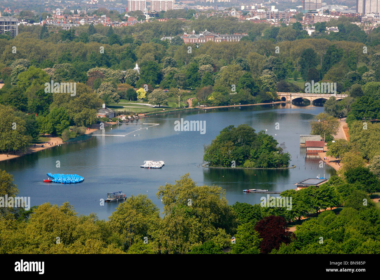 Erhöhten Blick auf die Serpentine See mitten in Hyde Park, London, UK Stockfoto