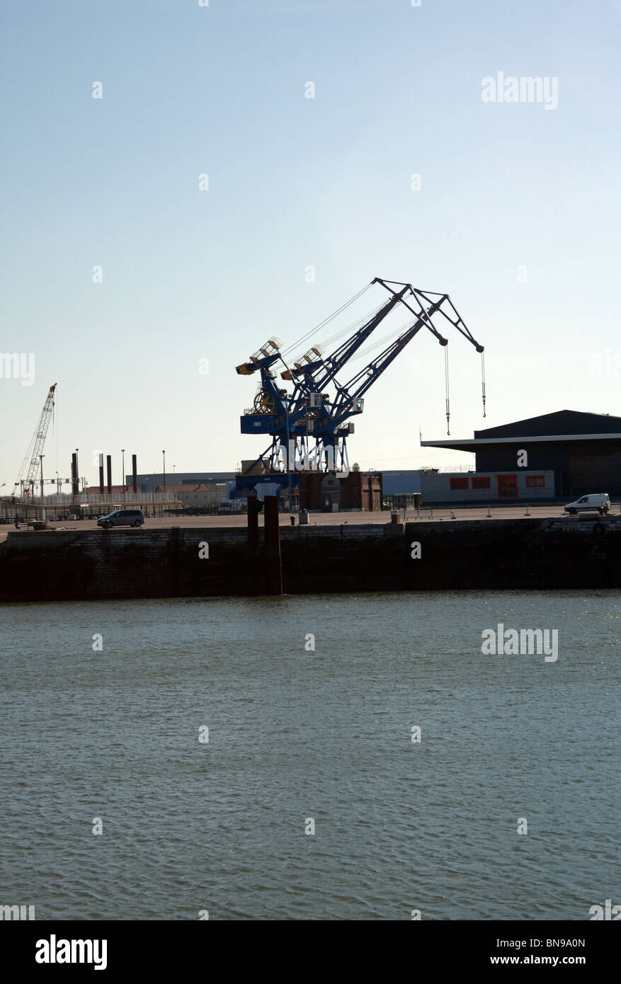 Cranes on Quai Paul Devot, Harbour, Calais, Pas de Calais, Hauts de France, Frankreich Stockfoto