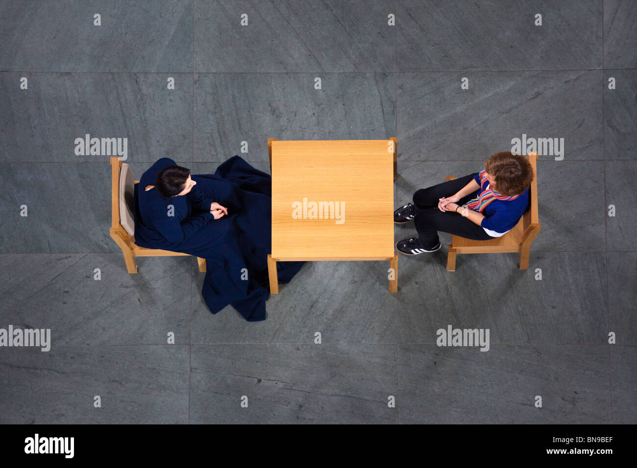 Marina Abramovic-Performance-Kunst-Ausstellung im MoMa in Manhattan, New York City Stockfoto