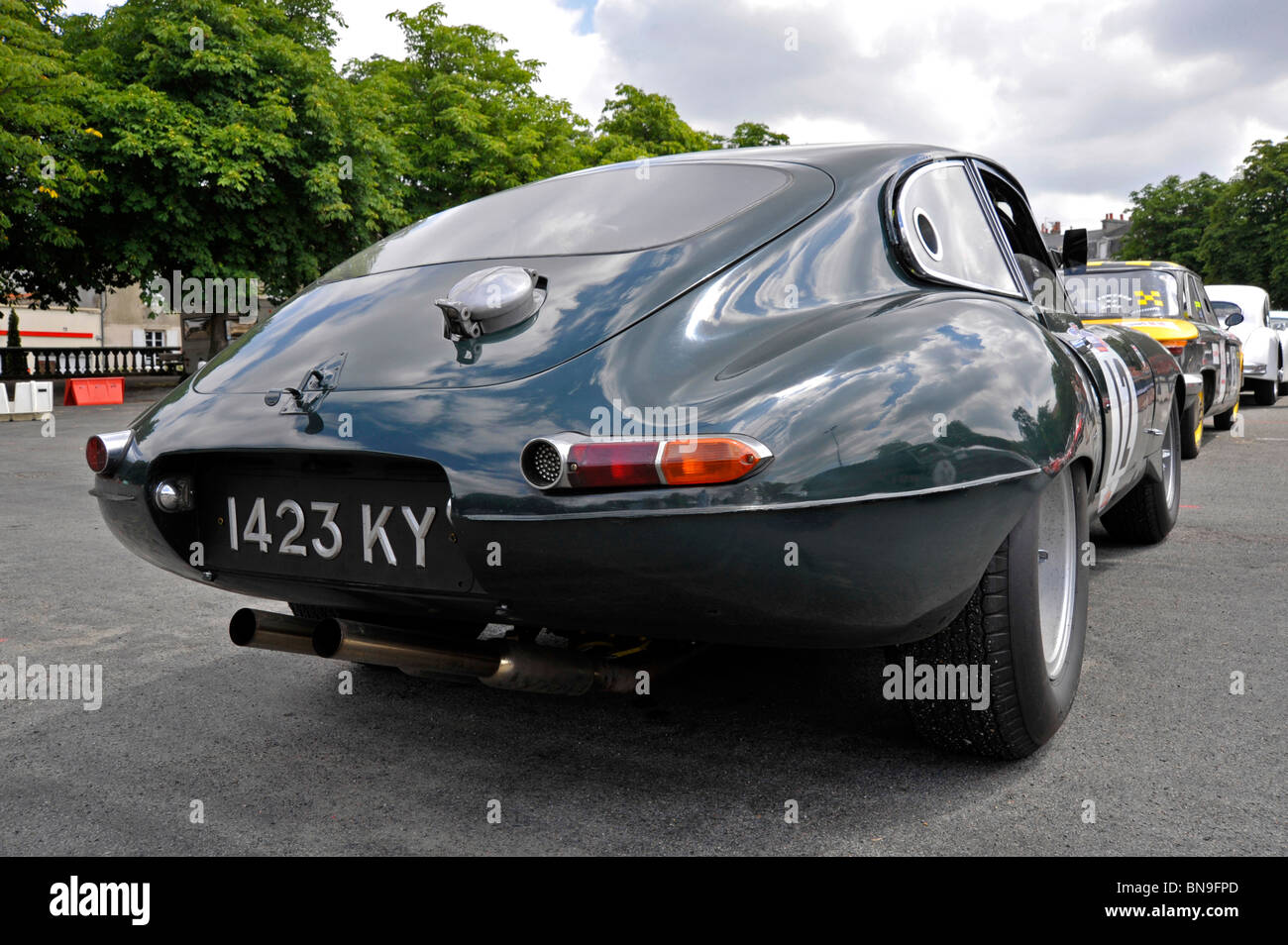 Oldtimer Jaguar E Type auf dem Display bei Bressuire Deux-Sevres France racing Stockfoto