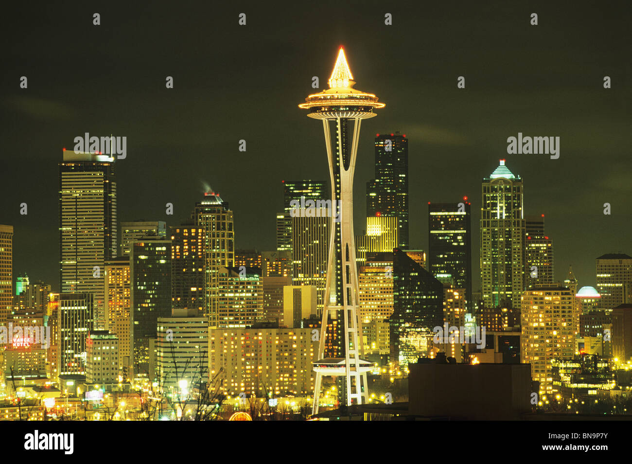USA, Washington, Seattle, Stadt Skyline bei Nacht, Space Needle. Stockfoto