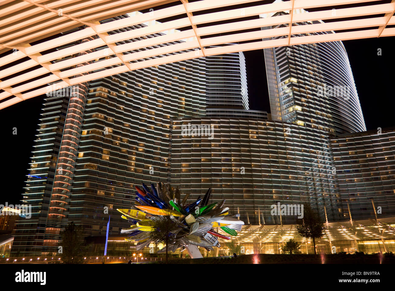 Kanu-Statue vor dem Aria Hotel und Casino, City Center, Las Vegas, Nevada. Stockfoto