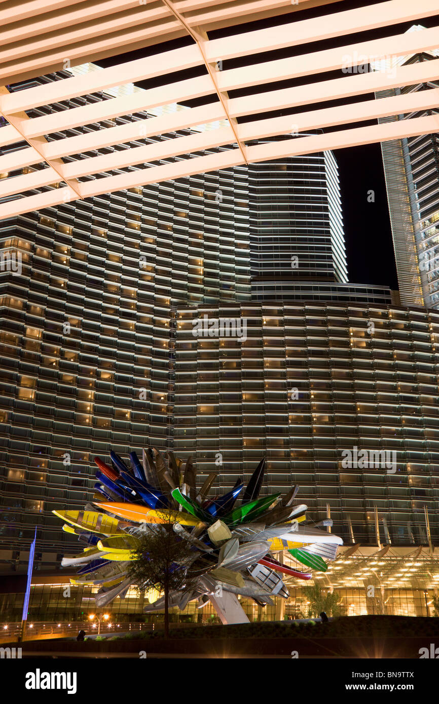 Kanu-Statue vor dem Aria Hotel und Casino, City Center, Las Vegas, Nevada. Stockfoto