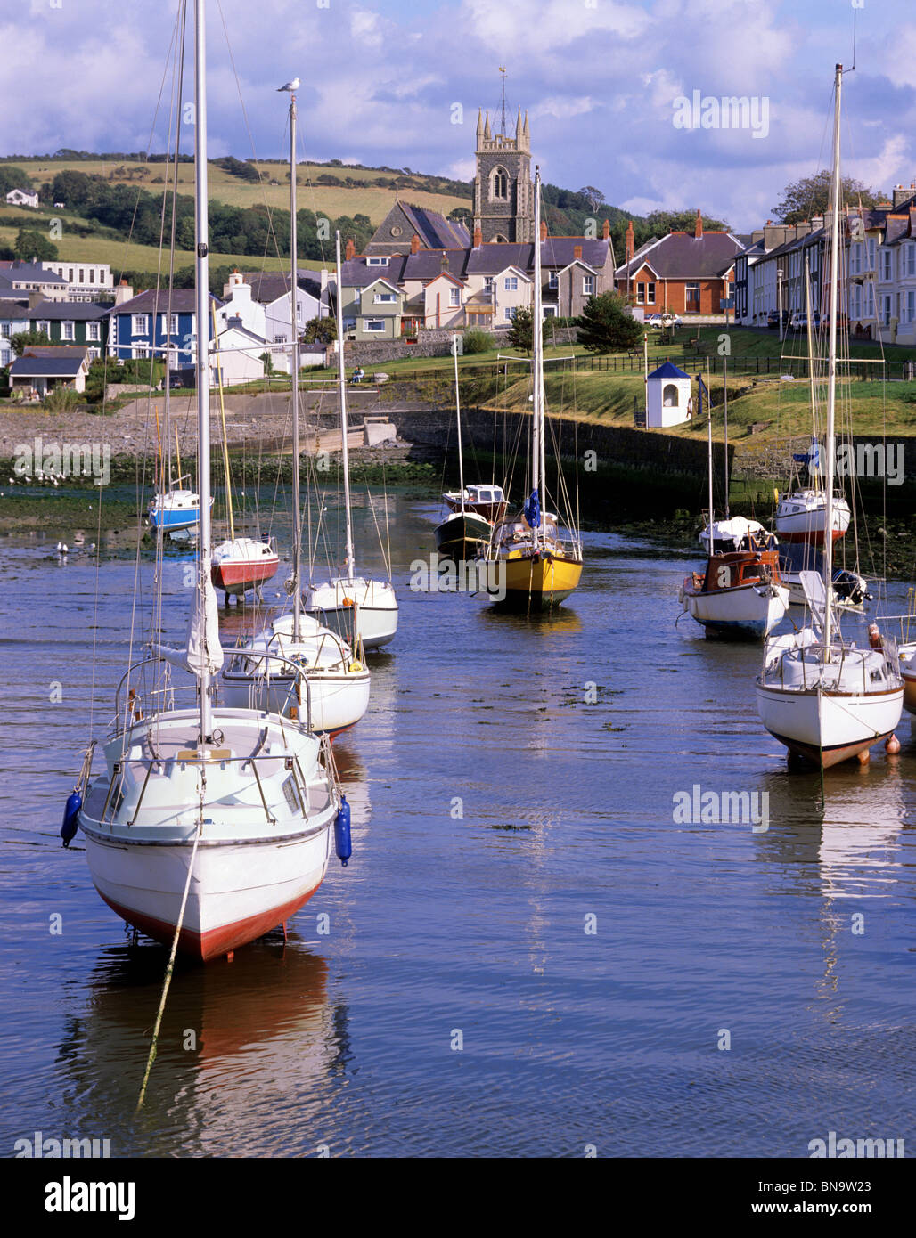 Aberaeron - Hafen und Stadt des Badeortes an der Mündung des Flusses Aeron an der Cardigan Bay Stockfoto