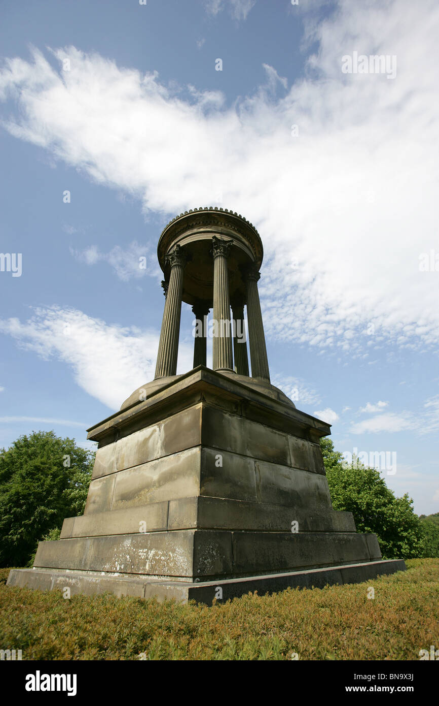 Nachlass von Tatton Park, England. Niedrige abgewinkelt Ansicht des frühen 19. Jahrhunderts William Cole Choragic Denkmal entworfen. Stockfoto