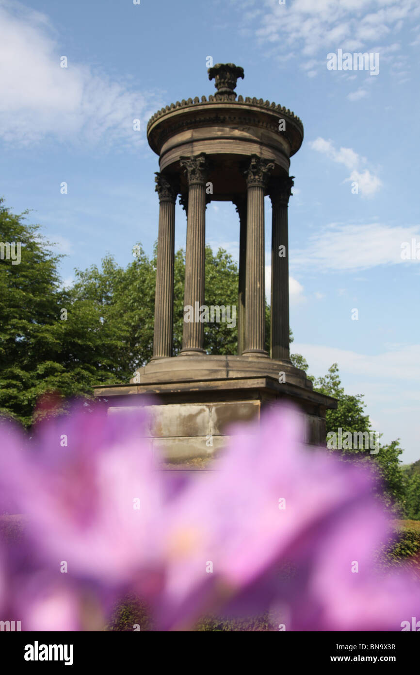 Nachlass von Tatton Park, England. Frühling Ansicht des frühen 19. Jahrhunderts William Cole entwickelt Choragic Denkmal. Stockfoto