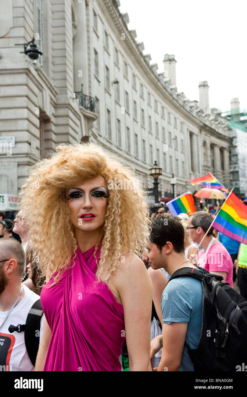 Ein Teilnehmer an den Feierlichkeiten von Pride London. Stockfoto