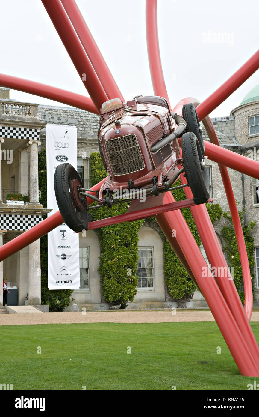 Die Alfa Romeo Kleeblatt Skulptur vor Haus Goodwood Festival of Speed 2010 West Sussex England Großbritannien Stockfoto