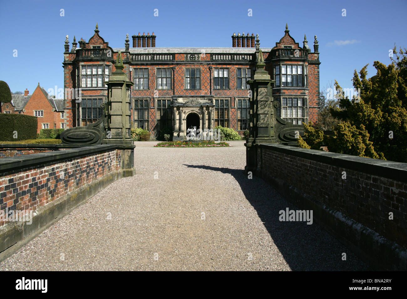 Arley Hall & Gärten, England. Südansicht der Grad II * aufgeführt, Mitte des 19. Jahrhunderts Arley Hall. Stockfoto