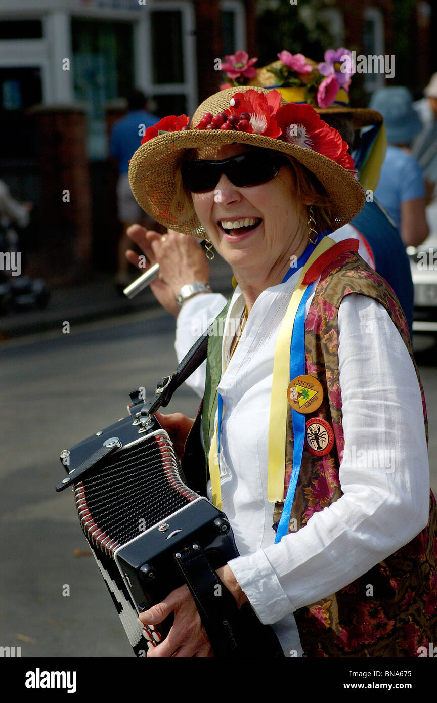 Morris Dancers auf dem Töpfchen Festival in Sheringham Norfolk Stockfoto