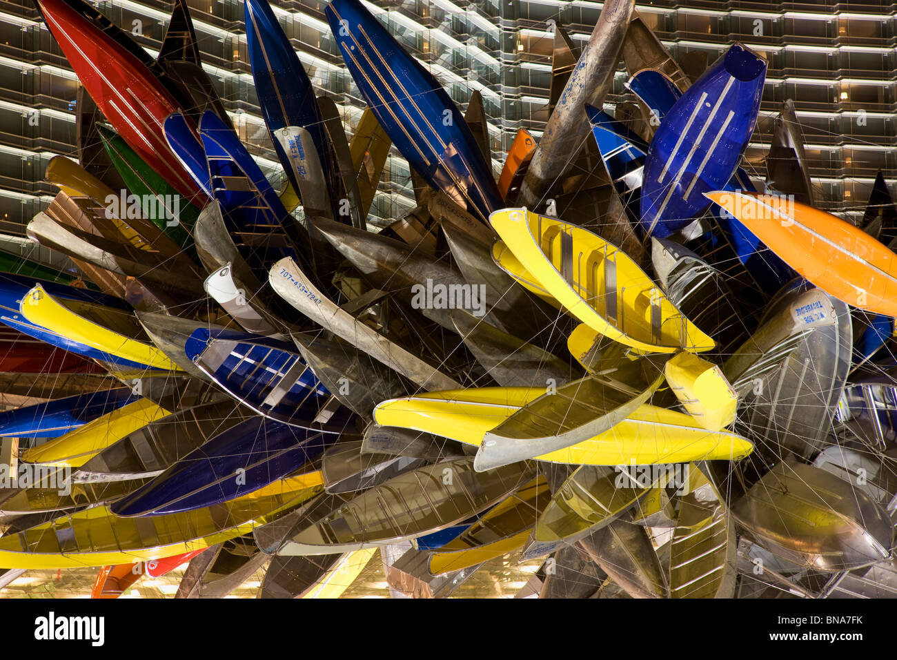 Kanu-Statue vor dem Aria Hotel und Casino, City Center, Las Vegas, Nevada. Stockfoto