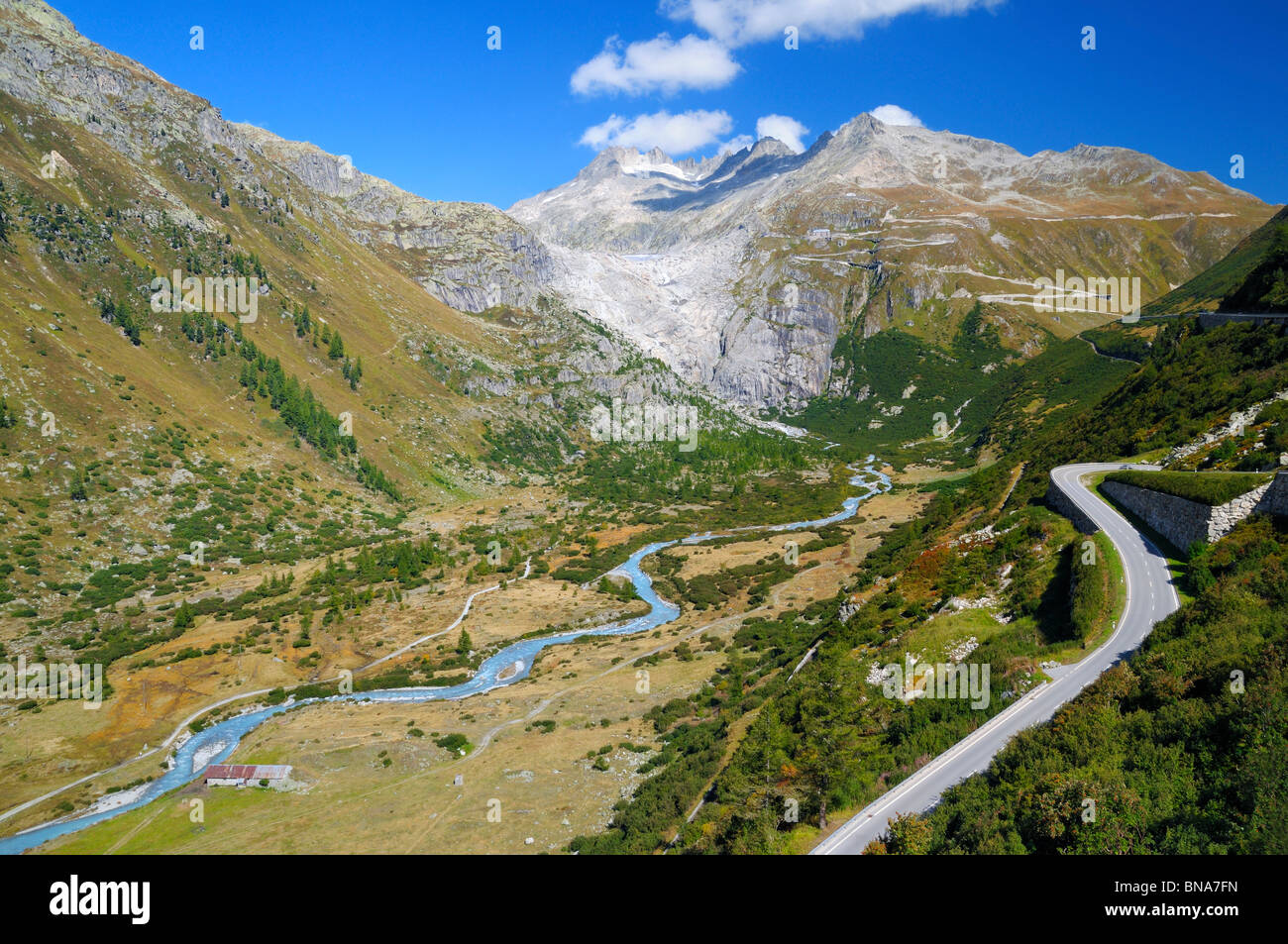Blick auf den Rhonegletscher (Rohnegletscher) und die Furka-Pass, Gletsch, Wallis, Schweiz. Stockfoto