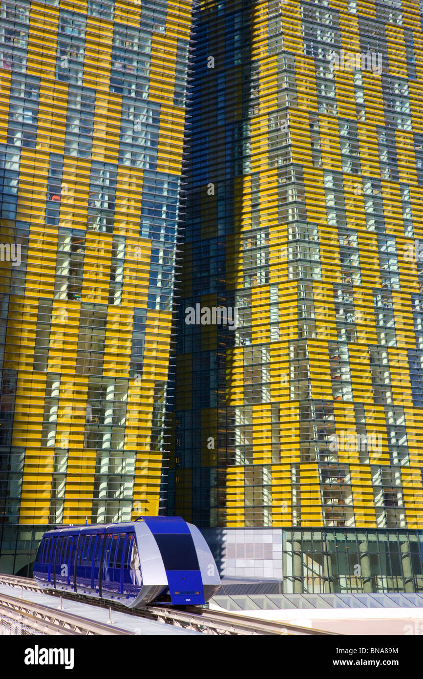 Straßenbahn mit Veer Towers in den Hintergrund, City Center, Las Vegas, Nevada. Stockfoto