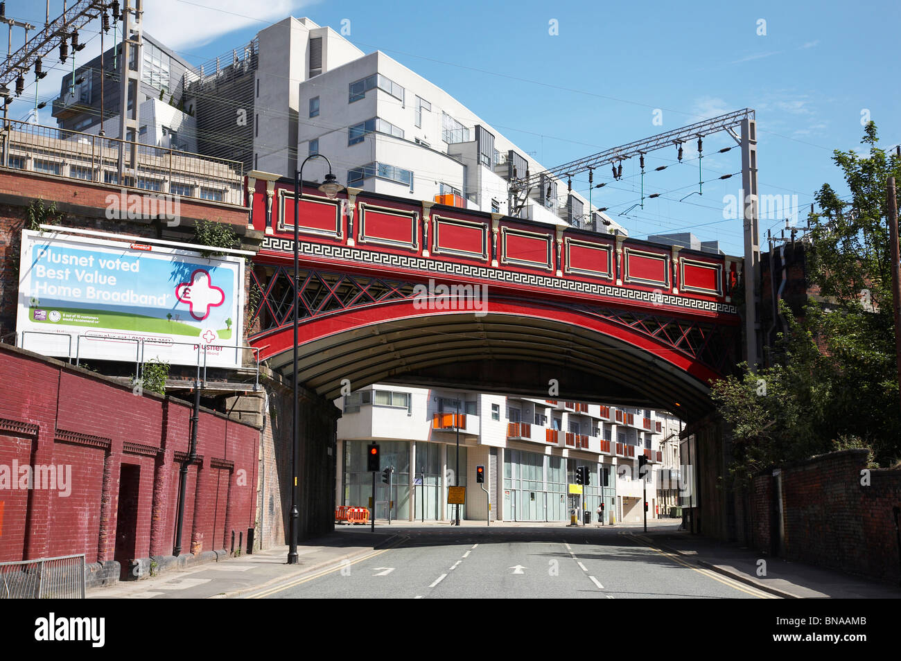 Eisenbahnviadukt in Cambridge Street in der Nähe von Oxford Road Station Manchester UK Stockfoto
